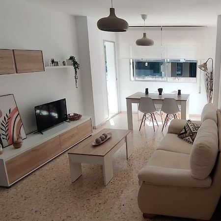 Amplio Apartamento Junto A La Playa Victoria Apartment Кадис Екстериор снимка